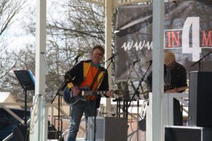 in4more-koningsdag-2015-engelse-tuin-band-uitversterken