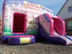 in4more-springkussen-prinses-glijbaan-huren-harlingen-friesland-100-euro