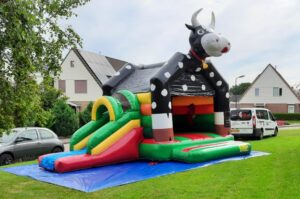 koe-springkussen-huren-in4more-harlingen-feest