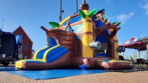 piraat-springkussen-in4more-harlingen-feest-huren