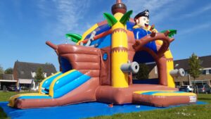 piraat-springkussen-in4more-harlingen-huren-feest