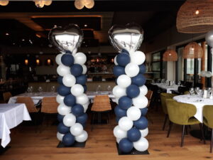 hart-ballonpilaar-bruiloft-wedding-wit-zwart-zilver-in4more