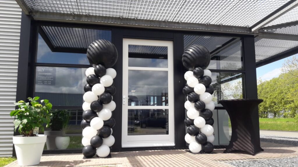 in4more-ballonpilaren-zwart-wit-sdv-franeker