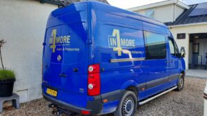 een-frisse-uitstraling-voor-in4more-blauwe-bus-met-nieuwe-logo